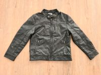 Lederjacke Bikerjacke Übergangsjacke 134/140 schwarz Rillen Nordrhein-Westfalen - Bergisch Gladbach Vorschau