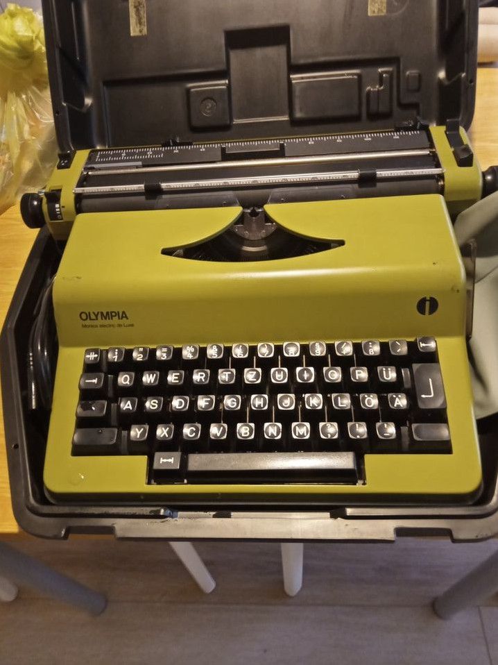 4 Verschiedene Schreibmaschinen zusammen 85 Euro in Andernach