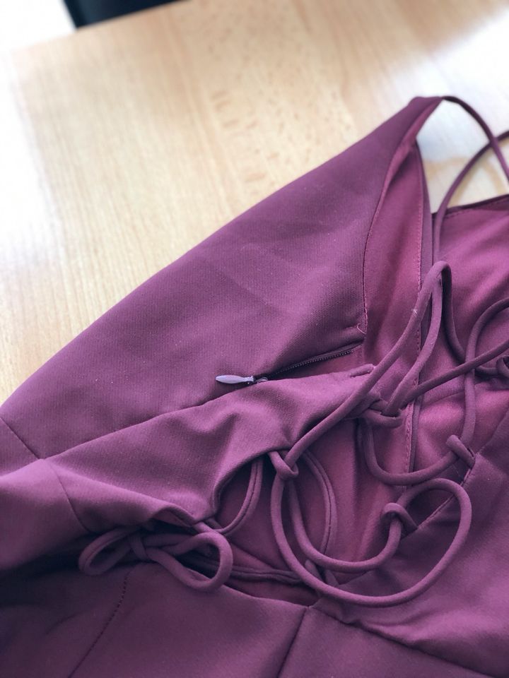 Wie neu! Mittellanges Kleid in Bordeaux, Größe 36 (wie 34) in Dortmund