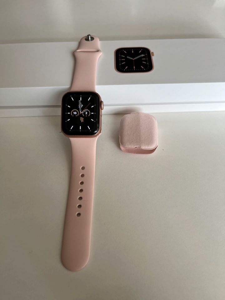 Apple Watch 6 cellular e/sim top Zustand Rosé in Lügde