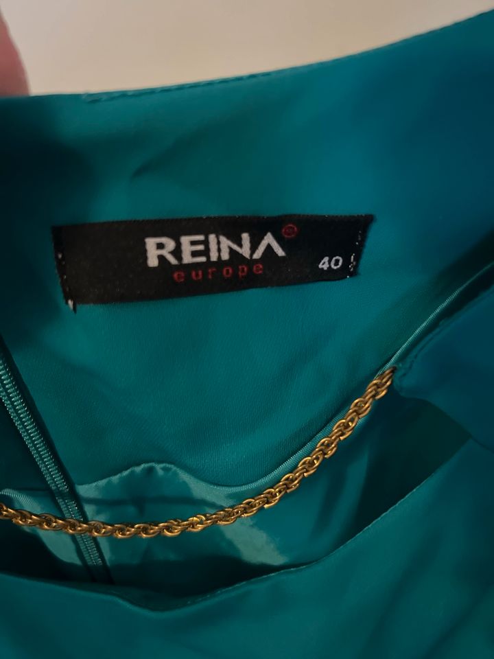 Kleid türkis mit goldener Kette Deko Reina Europe (40) in Berlin