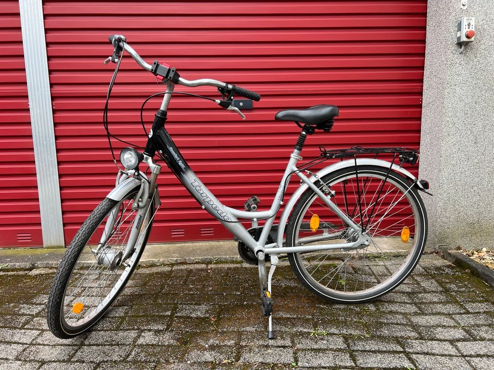 Damen City-Fahrrad inkl. praktischem Fahrradkorb in Essen