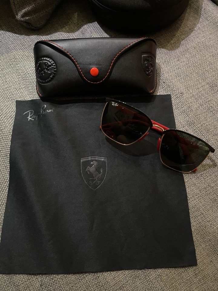 RayBan x Ferrari Sonnenbrille in Velden