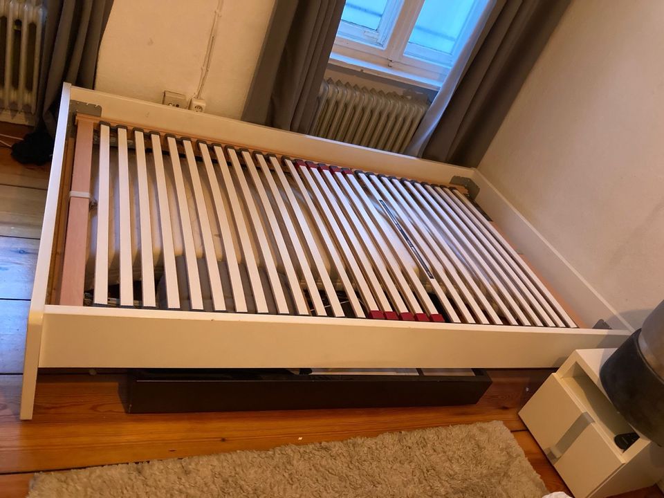 Hochwertiges hülsta Bett + Lattenrost - 120x200 in Berlin