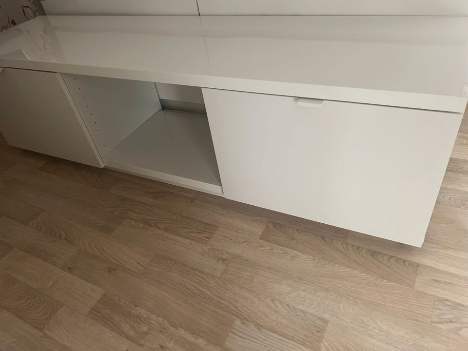 Ikea / Sideboard / TV-Bank BYAS / Hochglanz Weiß in Kiel