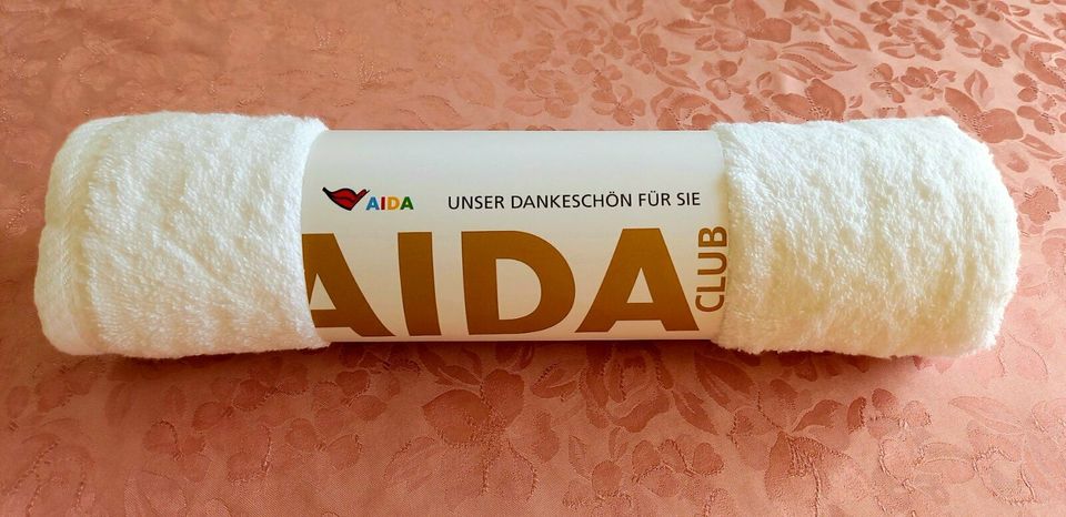 AIDA * Konvolut von Reiseandenken * Saunatuch * Isolierflasche in Kritzmow