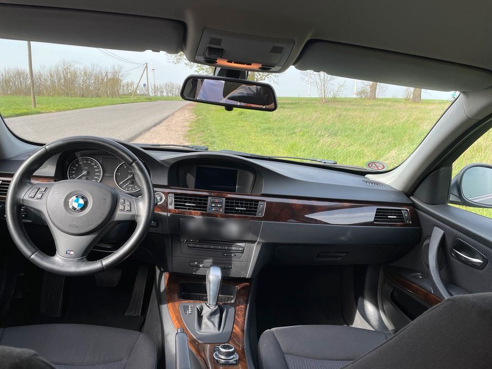 BMW 318d E90 Automatik, Navi, PDC, Klimaautomatik, TÜV NEU! in Berlin