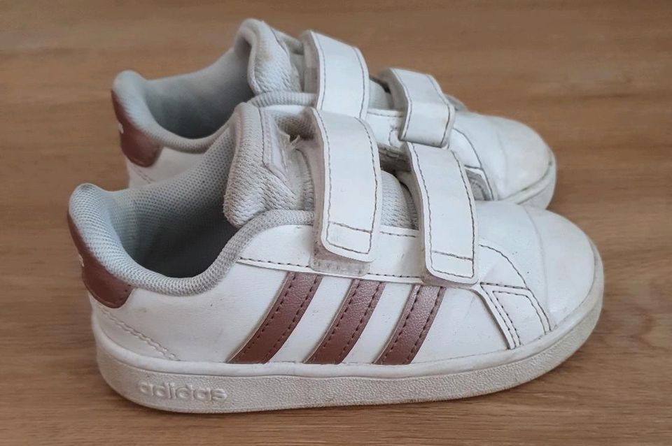 Adidas Sneakers Turnschuhe Sportschuhe Gr.24 in Berlin