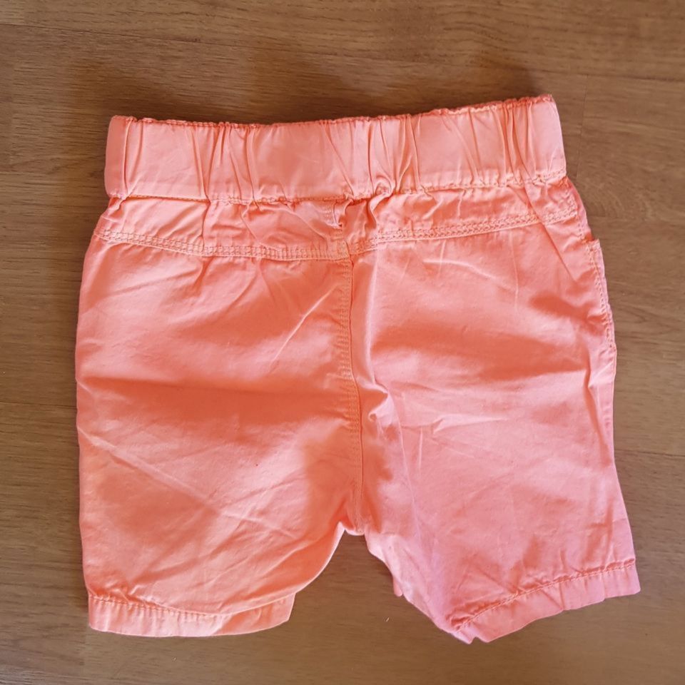 schöne Kleinkinder Bermudas Shorts Größe 74 in Torgelow