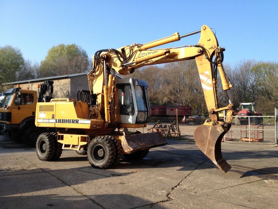 Liebherr 902 Litronic Bagger MS10 BJ1991 14900h 16 to in Güsten