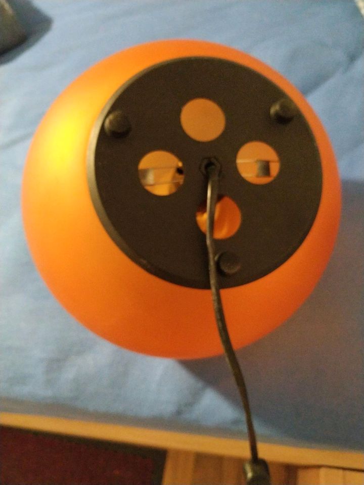 Vintage Orange Kugel Tischlampe Mit Birne Selbstabholung 10 Euro in Mörschied