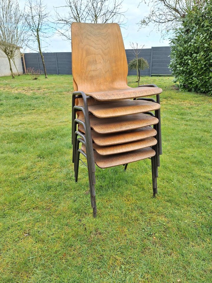 Stühle / Stapelstühle in Zethlingen
