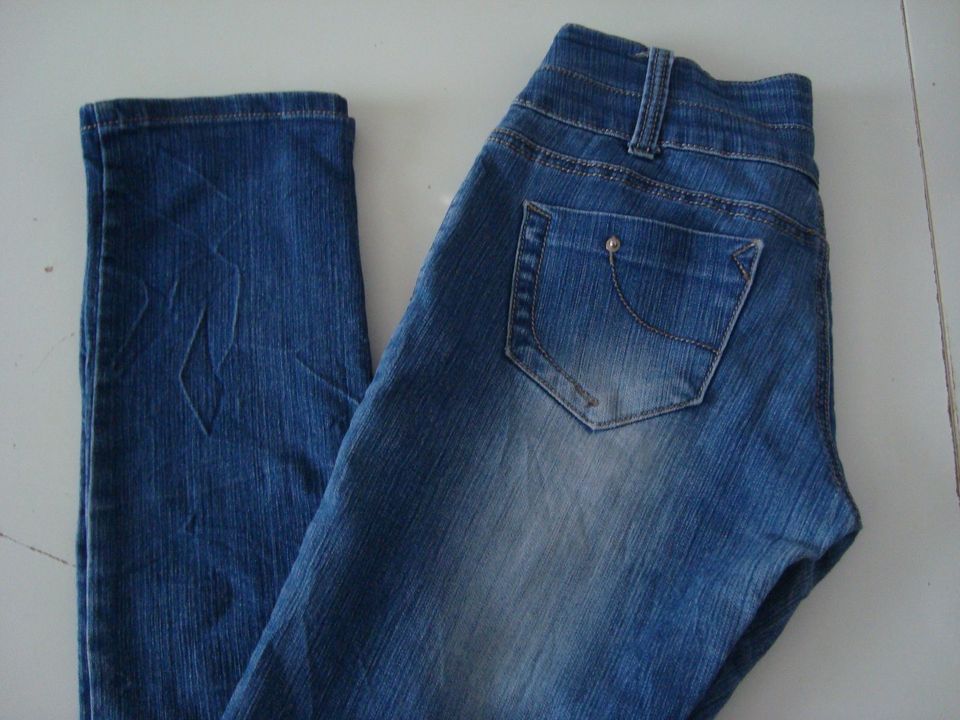 Jeans  mit schönem breiten Bund Gr.26/32   *TOP* in Erfurt