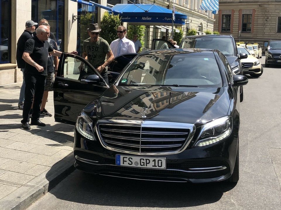 Limousinenservice Mietauto Chauffeur Flughafenfahrt Shuttle Event in Garching b München