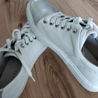 Weiß/Silber Sneaker aus Leder Berlin - Reinickendorf Vorschau