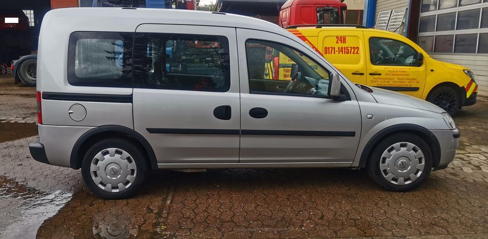 Opel Combo SONDERFAHRZEUG für Rollstuhltransport in Salzgitter