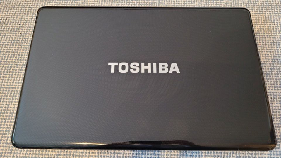 Toshiba Satellite Notebook 17,3 Zoll 8GB RAM, SSD, Blu-Ray, Win10 in Bedburg