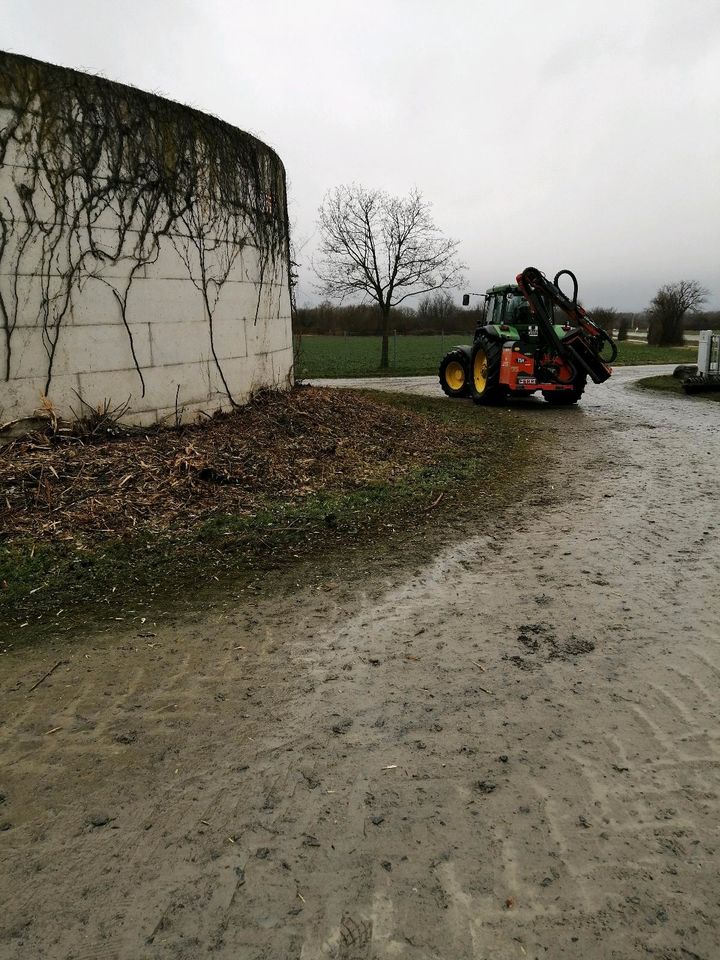 Schneidarbeiten Mulcharbeiten Ausleger Landschaftspflege Feldrand in Anröchte