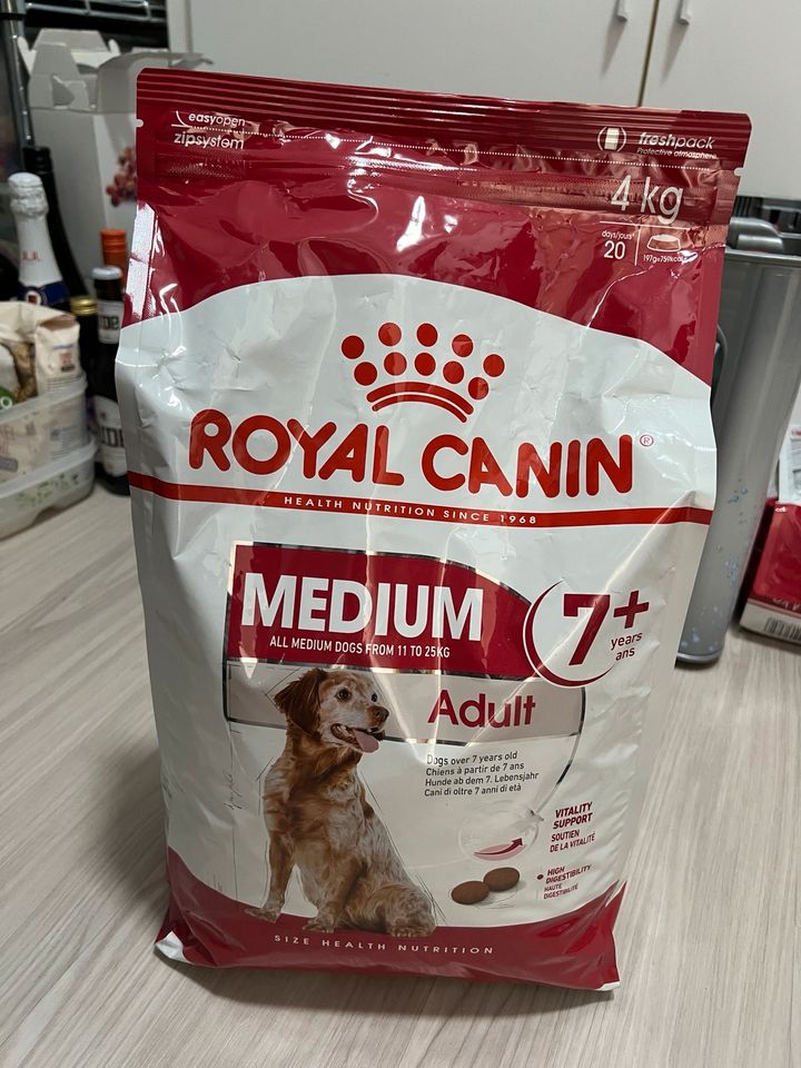 Royal Canin Medium Adult 7+ in Wiesbaden