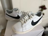 Nike* Damen Sneaker Low , weiß schwarz Leder , Neuwertig  Gr.38 Hessen - Rüsselsheim Vorschau