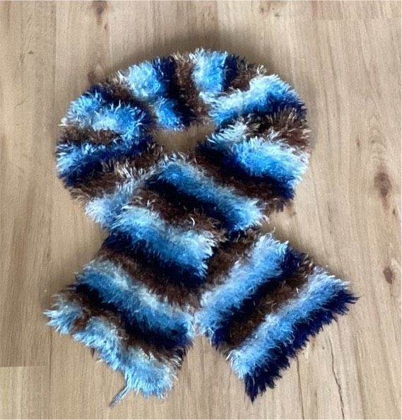 Mehrfarbiger selbst gestrickter Damen Winterschal ! Kuschlig! in Denkte