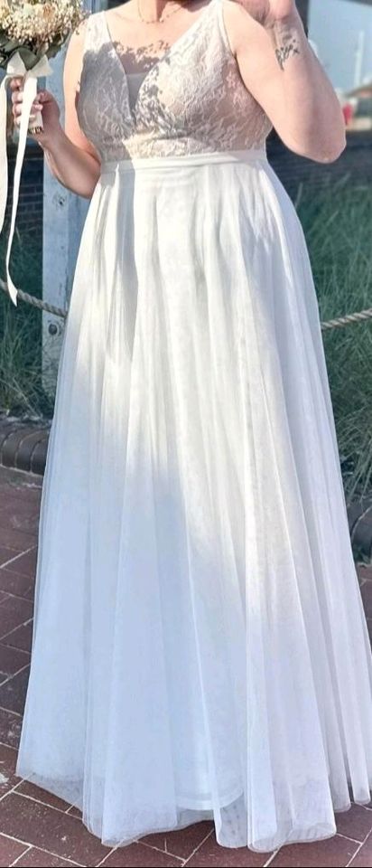 Hochzeitskleid in Uplengen