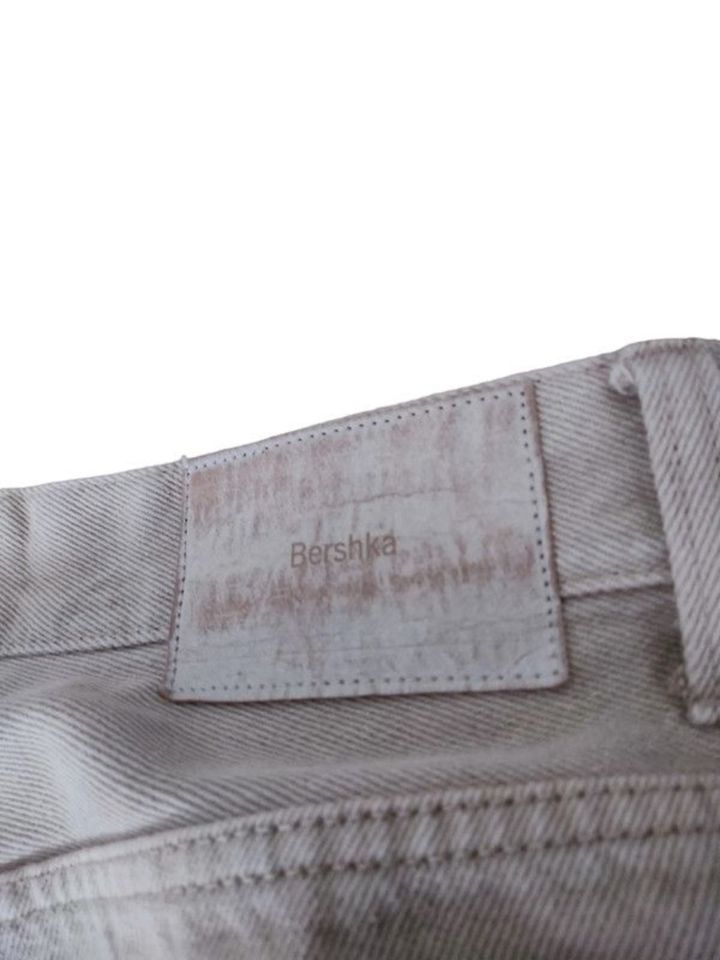 Pull & Bear Creme Beige Jeans Relaxed Fit Baggy gr. M 30 in Traubenmühle