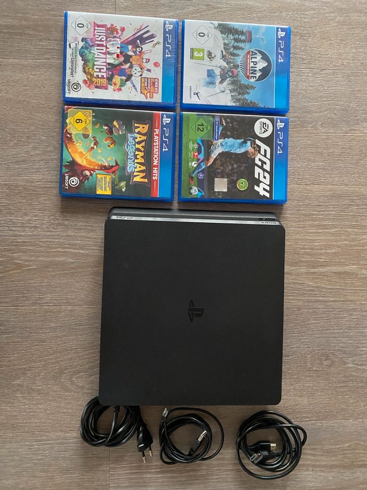 PlayStation 4 + 4 Spiele in Euskirchen