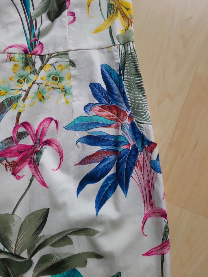 Kleid The Hackbarth's weiß mit Blumen Gr. L in Hamburg