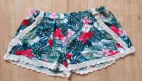 Damen Shorts bunt mit Spitze Gr. 36/38 Blumen Muster Frankfurt am Main - Dornbusch Vorschau