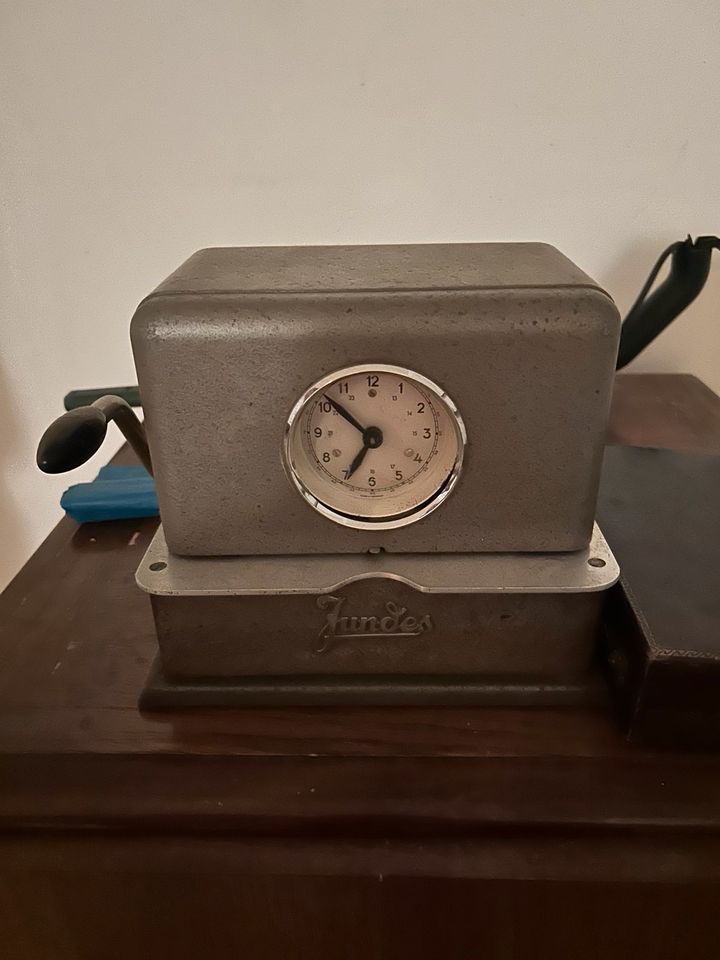 Jundes Stechuhr Vintage Stempeluhr in Olpe