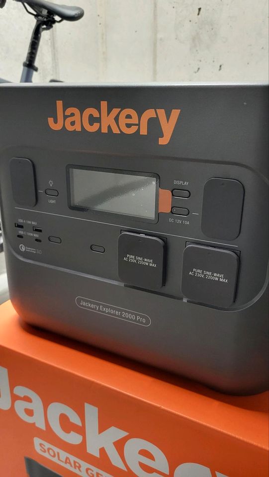 Jackery Explorer 2000 Pro  NEU + Pro Bag in Hamburg