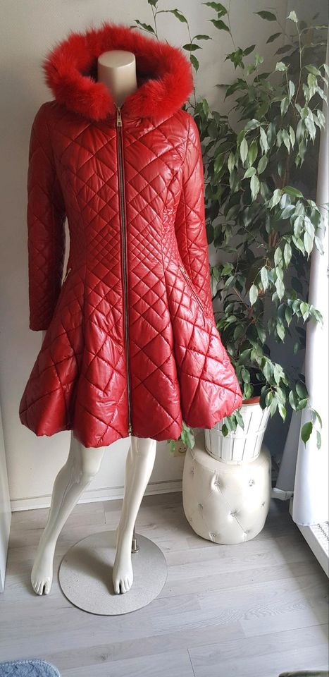 Elegante Damenjacke mit echtem Pelz, grösse 38/40, Farbe rot in Düsseldorf