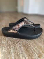 Crocs schwarz Zehentrenner Sloane Damen Metallic Gr. 39 Niedersachsen - Gyhum Vorschau