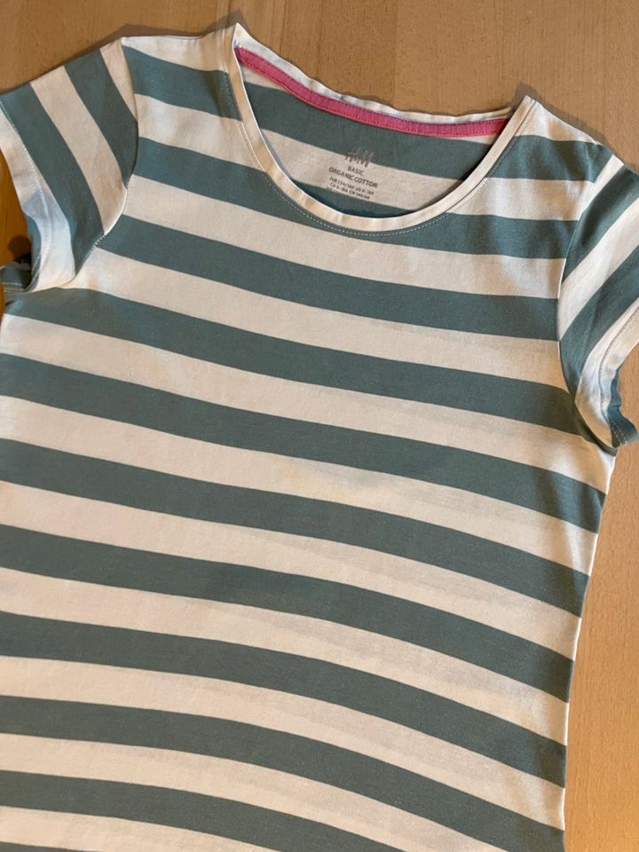 tolles Mädchen T-Shirt grün weiß gestreift von H&M Gr. 134 140 in Würselen