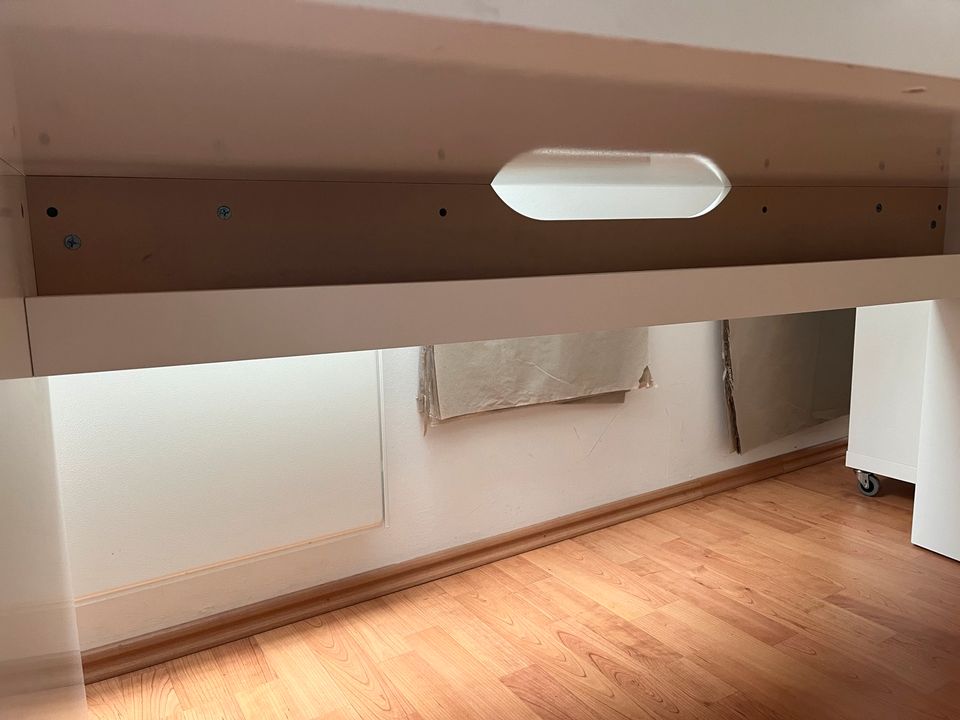 Malm Schreibtisch Ikea 702.141.92 weiss in Koblenz