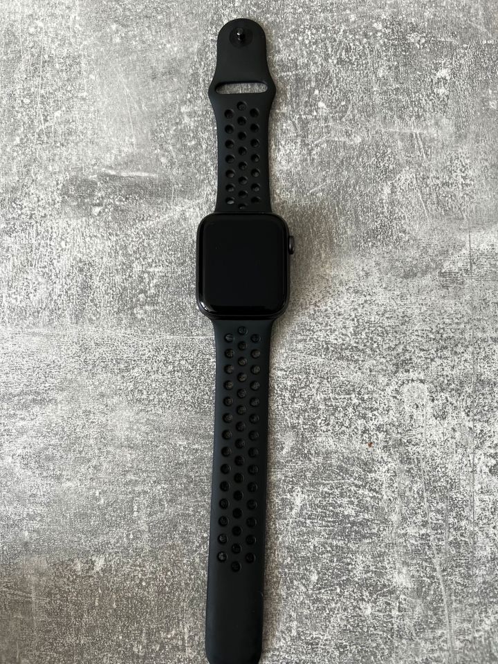 Apple watch SE NİKE 44MM Aluminium case (SİM KARTE) in Lüdenscheid