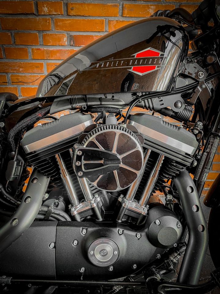 Harley Davidson Iron 11186 Km 2015 Vivid Black in Hamburg