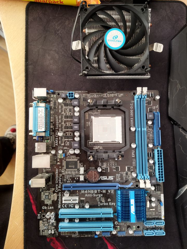 Mainboard ASUS M4N68T-M V2 mit Lüfter/Ohne Prozessor in Potsdam