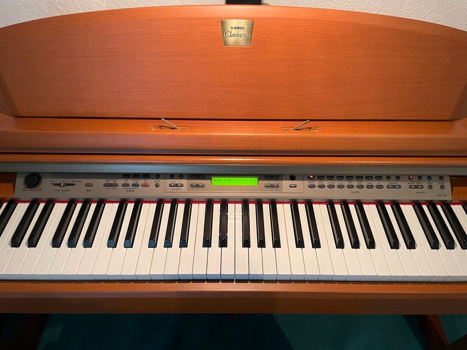 Yamaha Clavinova CLP-170 E-Piano Digital in Kassel