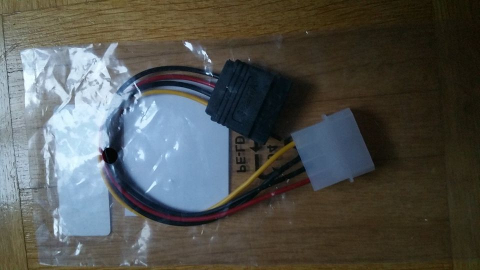 Adapter von 4-Molex auf Sata Strom für alte Netzteile in Berlin