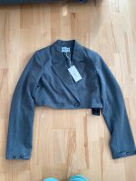 Neuer Cropped Kurzer Blazer in grau von Naked Größe 36 Frankfurt am Main - Dornbusch Vorschau