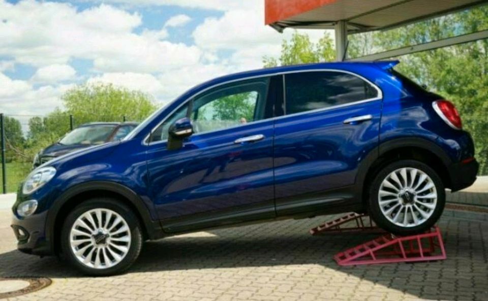 Fiat 500X  1,4 MultiAir Lounge Navi 18" Xenon Teilleder in Lemgo