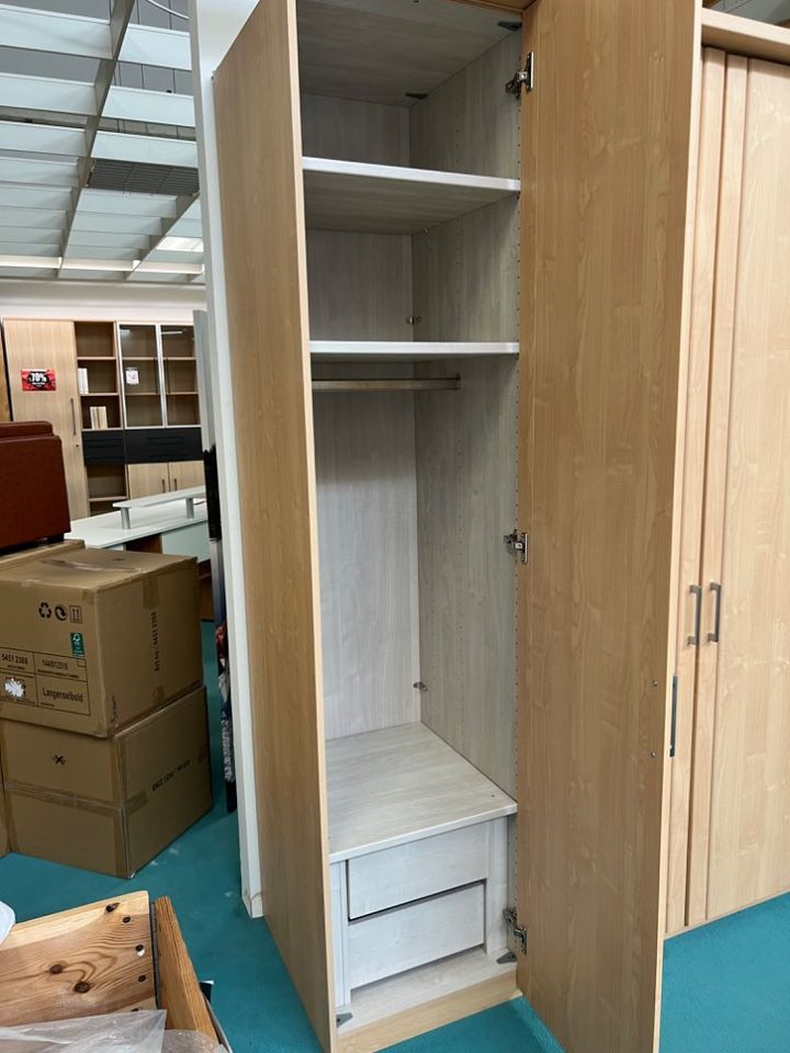 Kleiderschrank / Schrank / Drehtürenschrank statt 1199€ in Zeitz