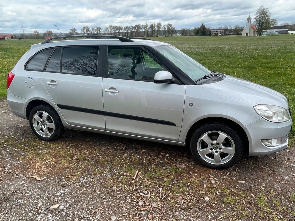 Skoda Fabia Ambition Combi, TÜV/Steuerkette/Bremsen/ Service neu in Leutkirch im Allgäu