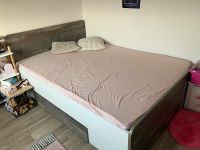 Neuwertiges Bett 1,40m beidseitig Bettkasten Brandenburg - Schwedt (Oder) Vorschau