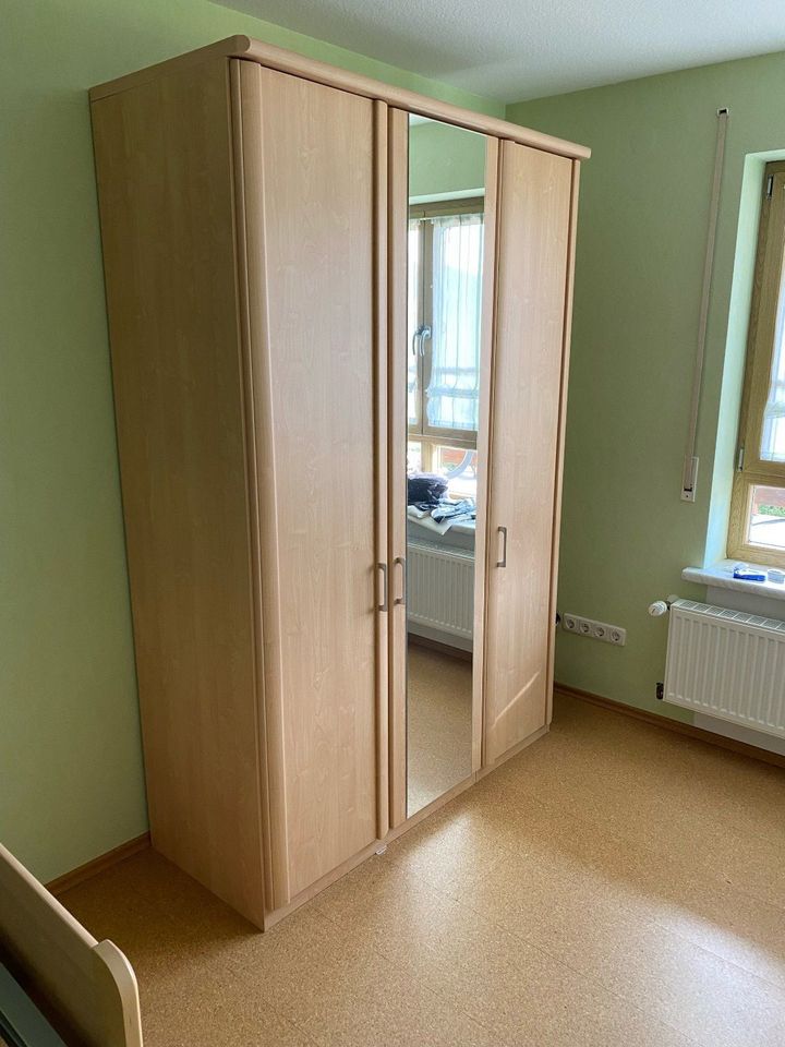 Schlafzimmer Set komplett / Einzelbett, Kleiderschrank,Kommode in Gemünden a. Main
