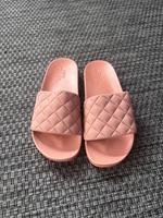 Sandalen / Schlappen in Rosé Größe 40 Aubing-Lochhausen-Langwied - Aubing Vorschau