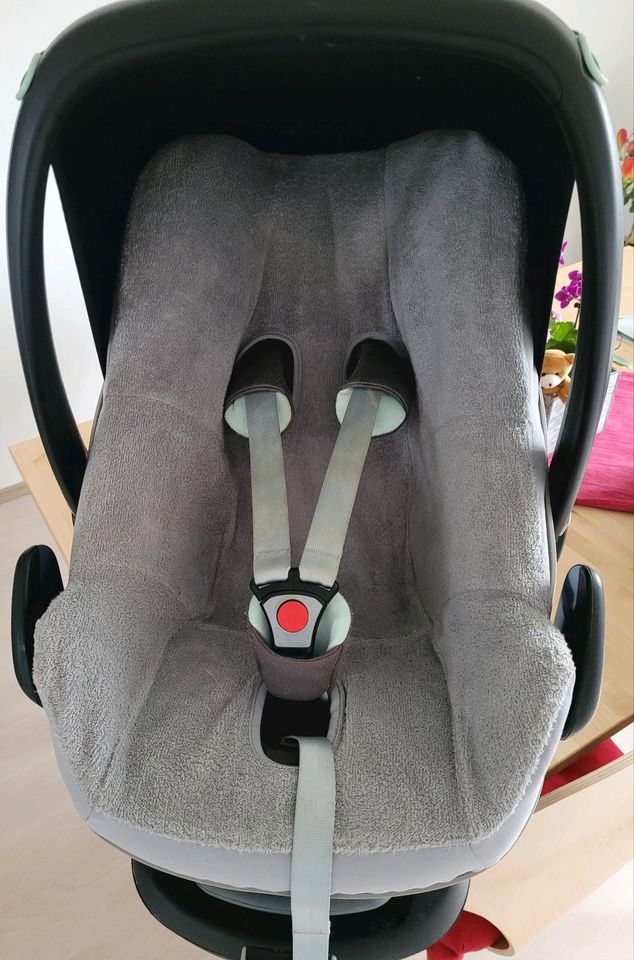 Maxi - Cosi Babyschale, Kindersitz und Isofix - Stadion in Rosenfeld