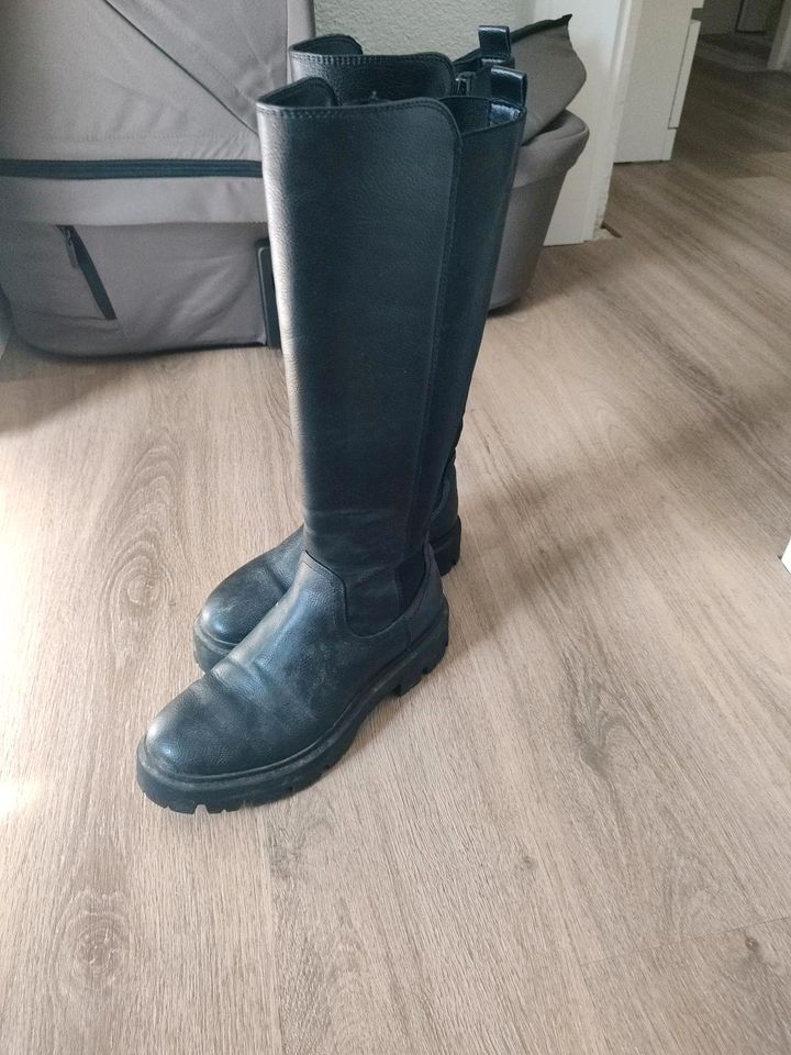 Kaum getragene Stiefel in Schönberg (Mecklenburg)